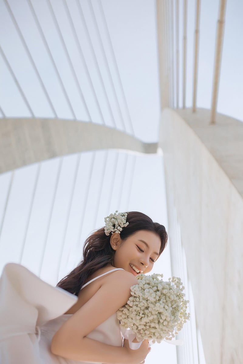 Vintage-inspired wedding attire